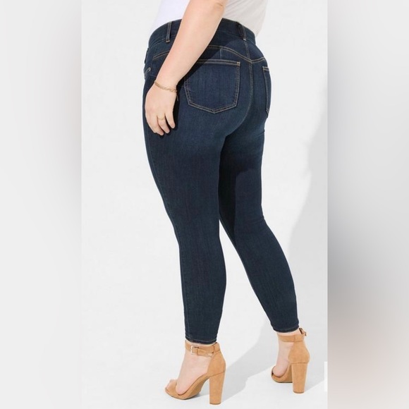 Torrid Bombshell Skinny Premium Stretch High Rise Jean size 24R - Picture 3 of 10